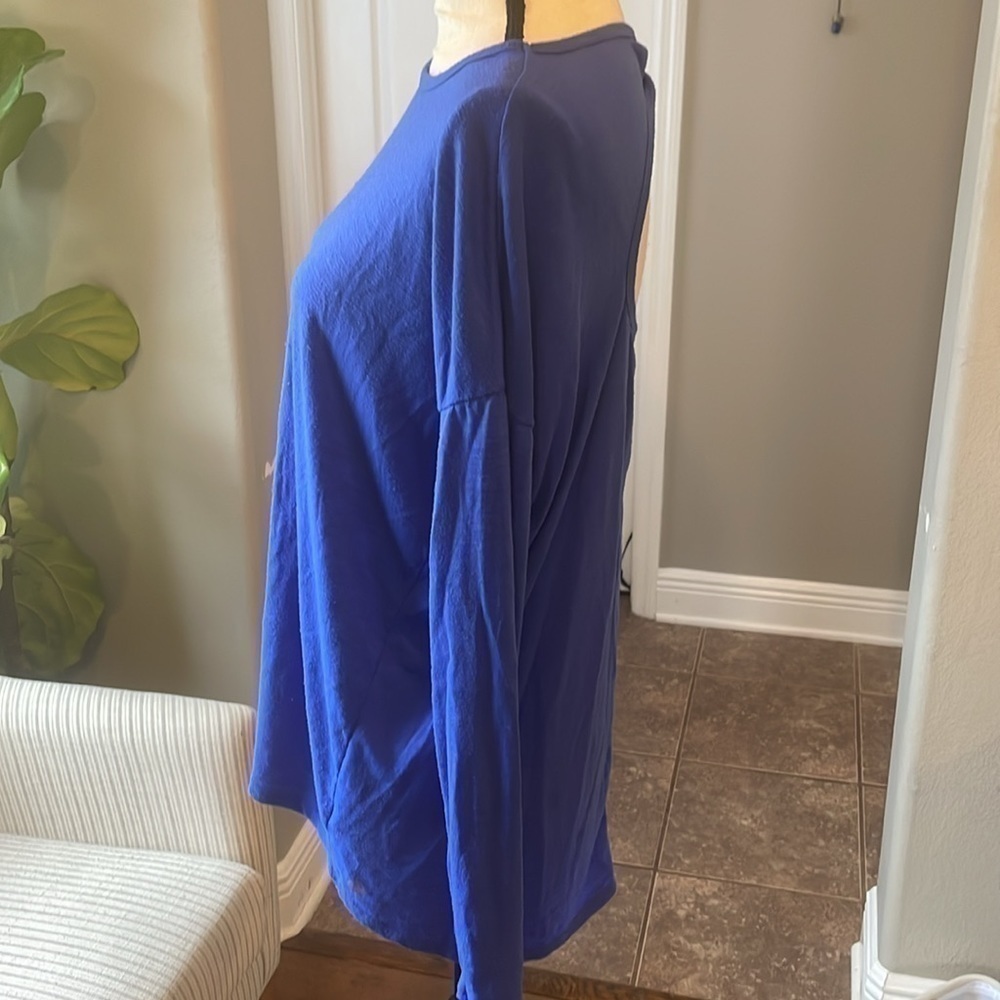EUC Gaiam Blue Long Sleeve Top with Twist Back Size Medium - Picture 3 of 6
